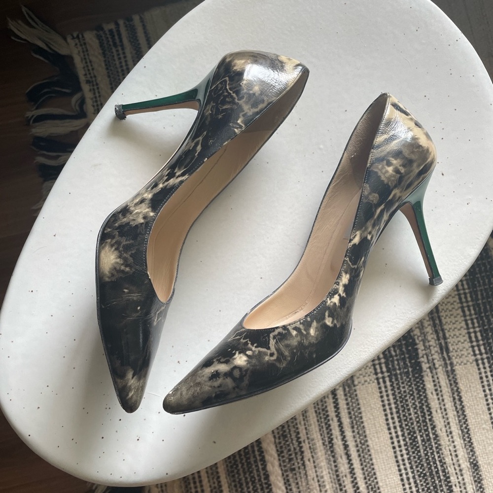 JIMMY CHOO Black and Beige Marbled Patent Leather Pumps w Green Metallic Heels